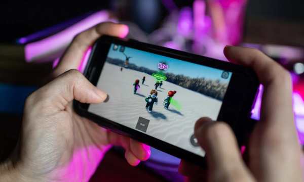 Juega-Roblox-en-el-celular-(Fuente–Google)